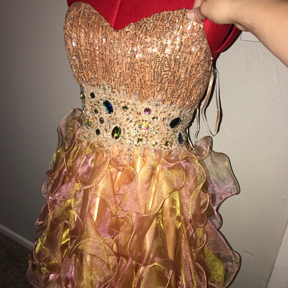 BEAUTIFUL GOLD DRESS - Picture 1 of 5
